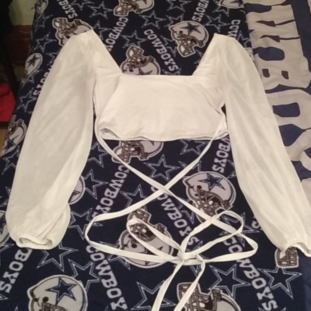 White long sleeve crop top